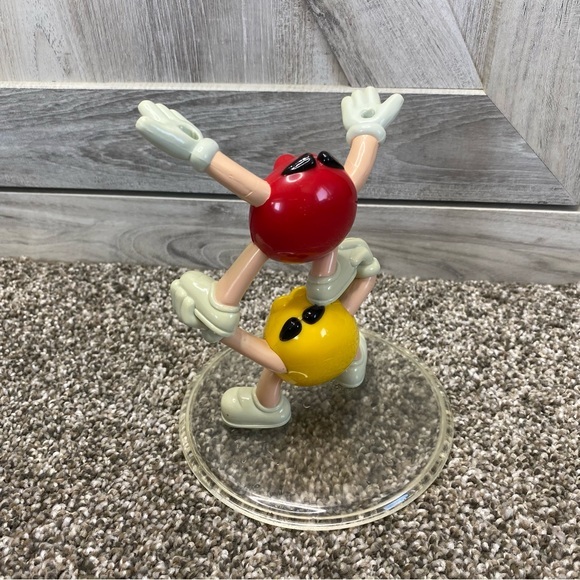 M&M Red Round Yellow Peanut Plastic Candy Dish Bowl PEDESTLE Sculpture Figurine - Picture 3 of 5